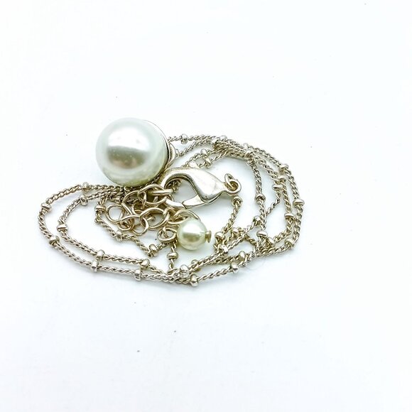 Vintage Pearl Drop Pendant on Delicate Silver Tone Chain Necklace - Picture 4 of 4